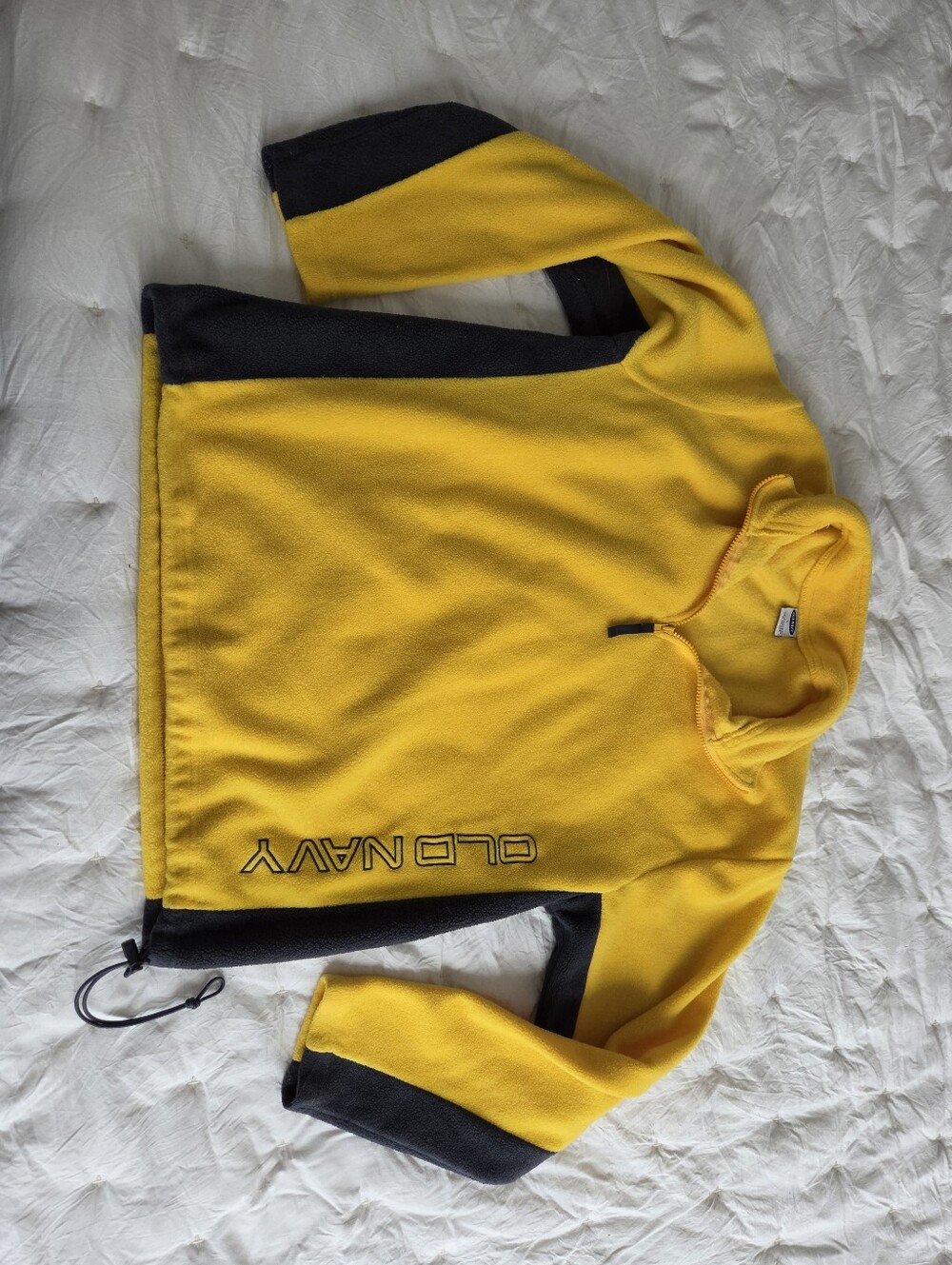 Vintage Y2K Old Navy Men's Yellow and Black Fleece Pullover